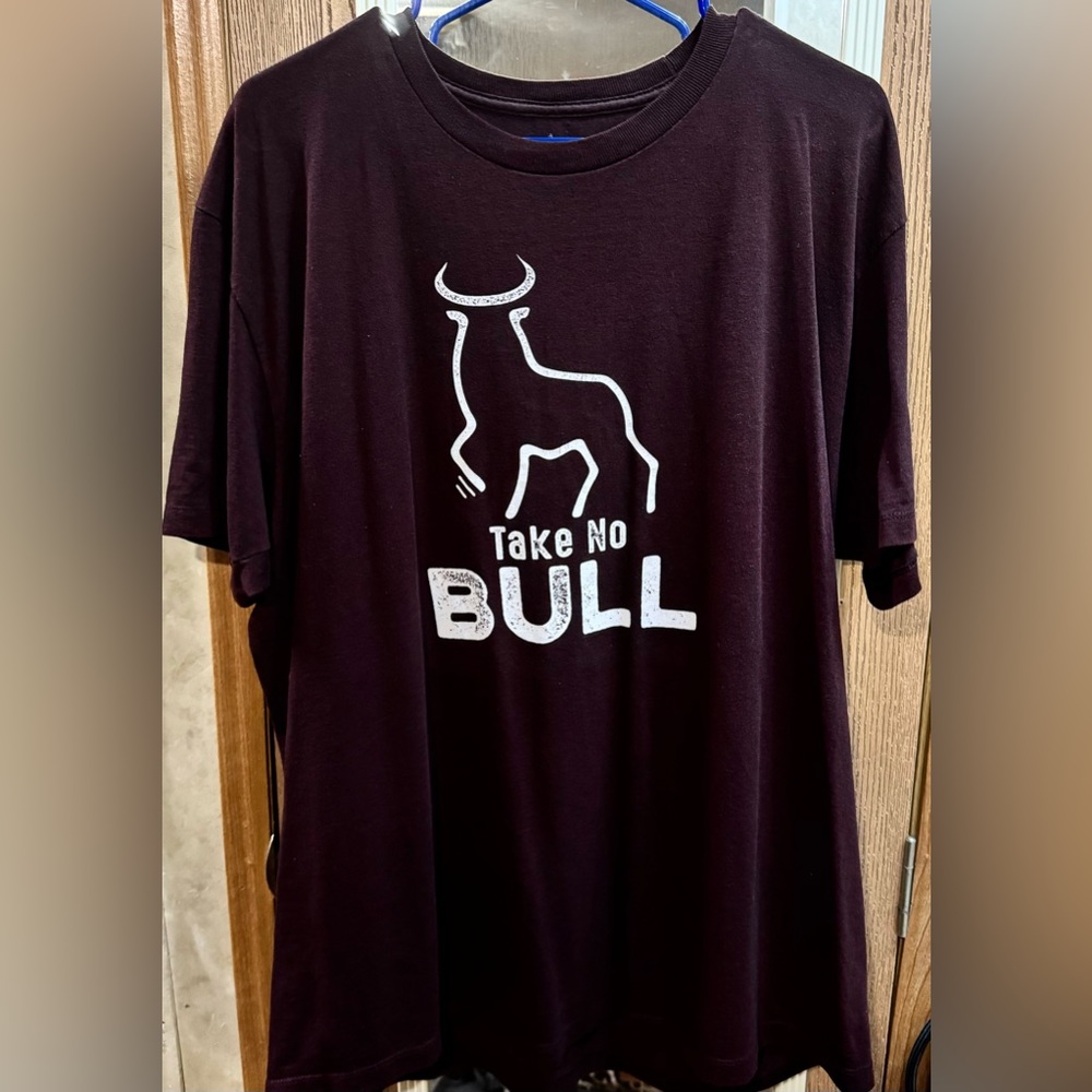 BNWOT! Mens Cody James Tee. Size XL.